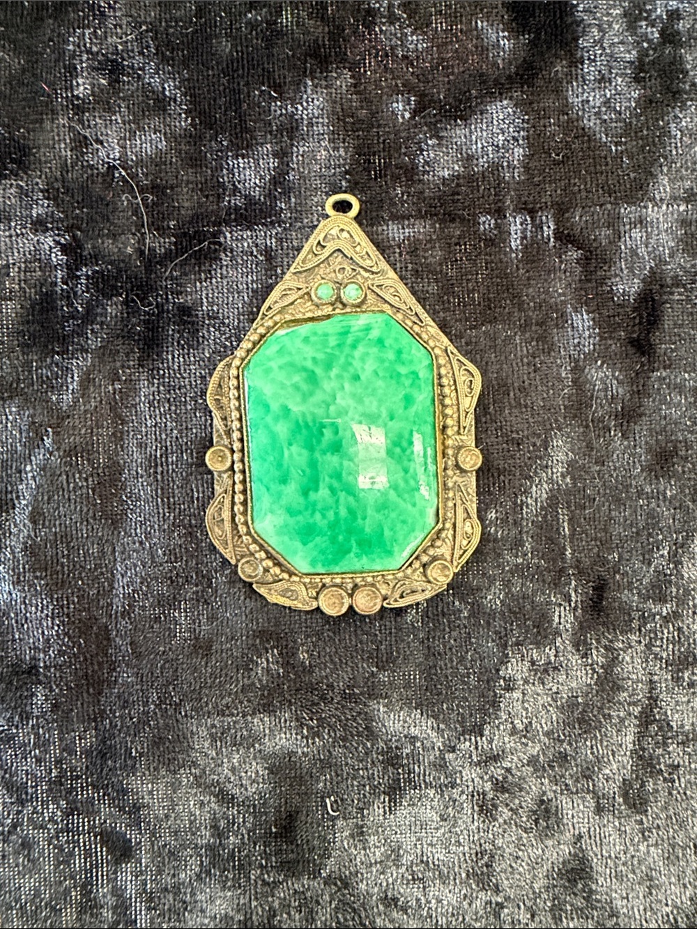 Antique-Style Brass Pendant Necklace with Emerald Green Stone